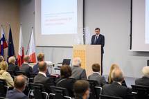 8. 10. 2021, Ljubljana – Predsednik Pahor je bil slavnostni govornik na otvoritvi mednarodne konference ob 60 letih mednarodnih odnosov v Sloveniji (Neboja Teji/STA)