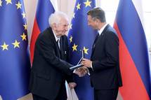 11. 6. 2019, Ljubljana – Predsednik republike Borut Pahor je na posebni slovesnosti vroil dravno odlikovanje medaljo za zasluge Sergiju lencu (Daniel Novakovi/STA)