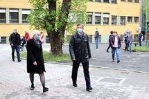 20. 4. 2020, rna na Korokem – Predsednik republike obiskal uporabnike in zaposlene v CUDV rna na Korokem, ki so sami izdelali preko 1.500 zaitnih mask (Daniel Novakovi/STA)