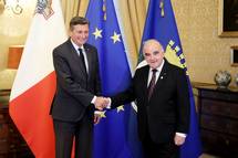 5. 10. 2022, Valletta, Malta – Predsednik Pahor se je pred uradnim zaetkom zasedanja trinajstih predsednikov v Valletti sestal s predsednikom Malte Vello (Daniel Novakovi/STA)
