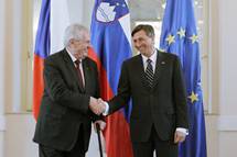31. 8. 2020, Ljubljana – Predsednik Pahor je v daljem in prijateljskem telefonskem pogovoru predsedniku eke republike Zemanu zaelel hitro okrevanje po operaciji roke (STA)