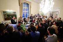 14. 12. 2022, Ljubljana – Predsednik Pahor je sprejel lanice in lane SBC – Kluba slovenskih podjetnikov, ki so z druinami obiskali Predsedniko palao (Neboja Teji/STA)