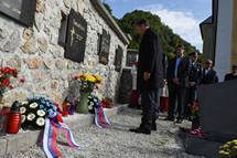 27. 9. 2015, Bohinj – Predsednik Republike Slovenije Borut Pahor se je v Srednji vasi v Bohinju udeleil mae za policiste ter se sreal s svojci preminulih policistov. (Neboja Teji/STA)