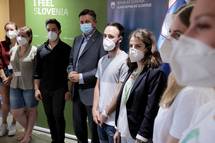 30. 6. 2021, Ljubljana – Predsednik Pahor obiskal klicni center za informacije o novem koronavirusu (Daniel Novakovi/STA)