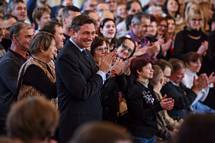 27. 12. 2016, Ljubljana – Predsednik Republike Slovenije Borut Pahor je danes v Predsedniki palai sprejel uporabnike Varstveno delovnega centra (VDC) elva Ljubljana in Nova Gorica (STA)