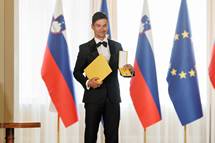 10. 10. 2022, Ljubljana – Predsednik Republike Slovenije je danes na posebni slovesnosti v Predsedniki palai vroil dravno odlikovanje, ki ga je prejel Primo Rogli (Neboja Teji/STA)