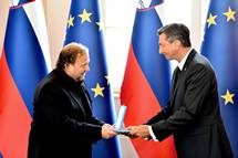 4. 7. 2018, Ljubljana – Predsednik Pahor je na slovesnosti v Predsedniki palai vroil dravni odlikovanji (Tamino Petelinek)