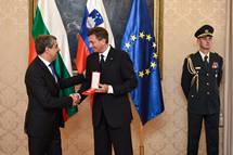 25. 7. 2016, Brdo pri Kranju – Predsednik Republike Slovenije Borut Pahor je z redom za izredne zasluge odlikoval predsednika Republike Bolgarije Rosna Plevnelieva (Neboja Teji / STA)