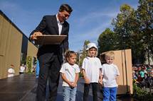 29. 8. 2014, Breice – Predsednik republike Borut Pahor na otvoritvi Vrtca Marvica v Breicah (Neboja Teji / STA)