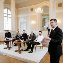 1. 2. 2018, Ljubljana – Predsednik republike je gostil pogovor dijakov z ljudmi, ki opravljajo poklice prihodnosti (Daniel Novakovi / STA)