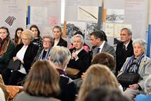2. 4. 2019, Ljubljana – Predsednik Pahor priredil pogovor med taborinicami in taboriniki koncentracijskih tabori druge svetovne vojne in dijaki (Tamino Petelinek/STA)