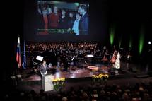 28. 9. 2019, Ljubljana – Predsednik Pahor se je ob svetovnem dnevu srca in ob 15. obletnici delovanja mednarodnega centra za zdravljenje bolezni srca in oilja udeleil sveanega koncerta s strokovnim predavanjem (Daniel Novakovi/STA)
