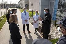 25. 2. 2021, Novo mesto – Predsednik Pahor je v okviru obiska taba Civilne zaite za Dolenjsko regijo obiskal Splono bolninico Novo mesto (Bor Slana/STA)