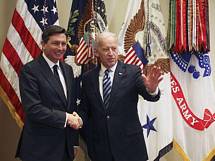 7. 11. 2020, Washington D. C. – Borut Pahor in Joe Biden na sreanju v Beli hii (februar 2011) (Reuters)
