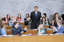 13. 4. 2015, Ljubljana – Predsednik Republike Slovenije Borut Pahor se je udeleil zasedanja 25. nacionalnega otrokega parlamenta z naslovom "Izobraevanje in poklicna orientacija" (Daniel Novakovi/STA)