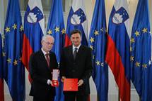 7. 10. 2015, Ljubljana – Predsednik Pahor vroil red za izredne zasluge nekdanjemu predsedniku ES Hermanu Van Rompuyu (STA/Ane Malovrh)