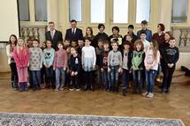 15. 2. 2018, Ljubljana – Predsednik republike vroil »Jabolko navdiha« Bernardi Avsenik in Alenki Fajfar Gnezda (Tamino Petelinek / STA)